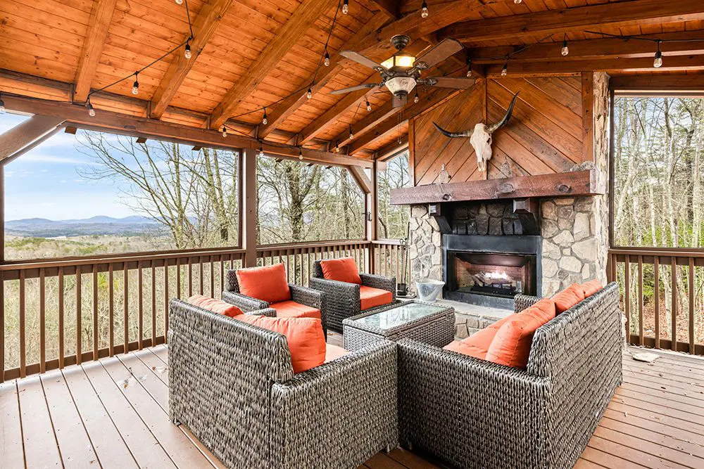 17-blue-ridge-cabin-bear-inn-all-exterior-featured-image