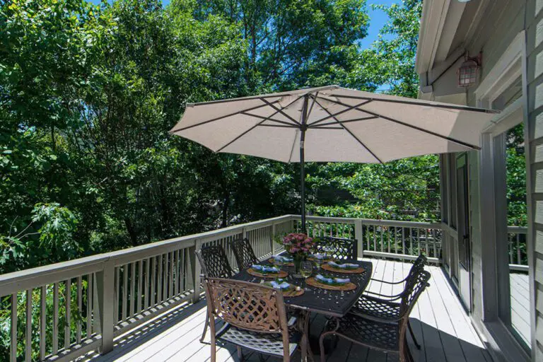 Leaf Tip Lodge