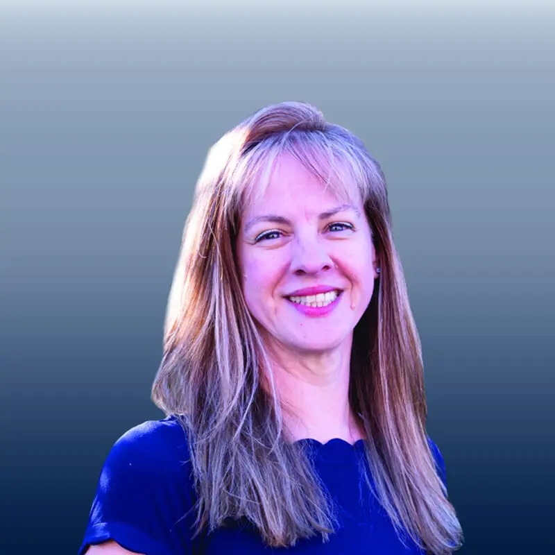Headshot of Julia, the Human Resources Manager for Georgia Cabins for YOU.