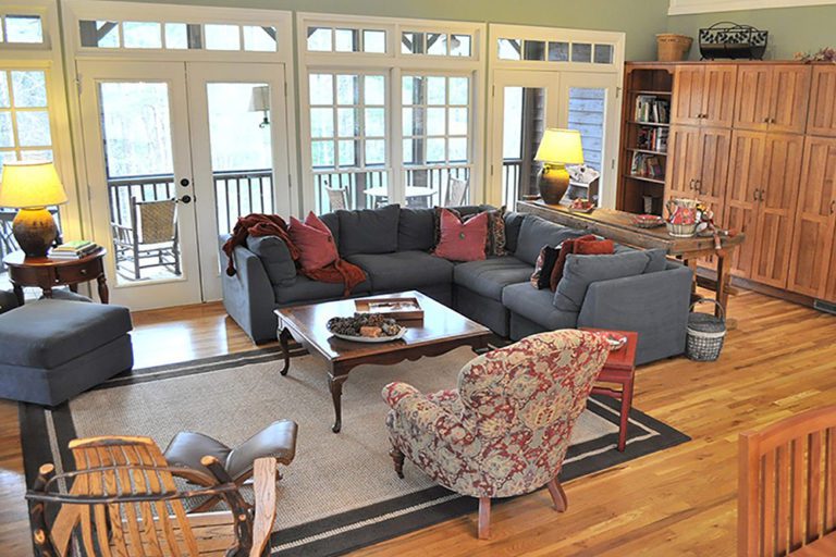 big-canoe-mountain-acres-retreat-living-room-8