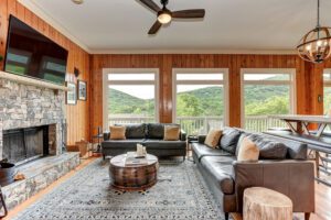 Big Canoe - Lazy Lodge - Featured