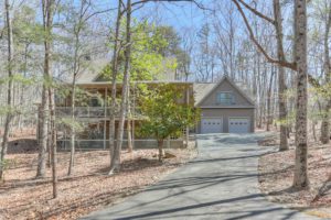 Feature CFY - Denny's Caribou Lodge