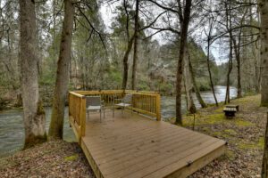 blue-ridge-the-waters-edge-cabin-exterior