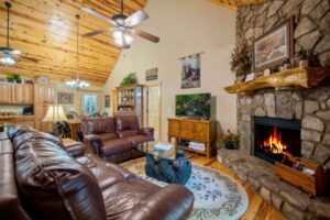 Ellijay Cabin - Dragons Den - Featured