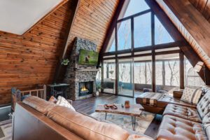 bent-tree-chalet-cozy-days-hideaway-featured