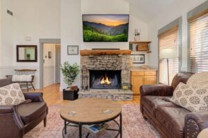 Big Canoe Rental - HooRay - Featured