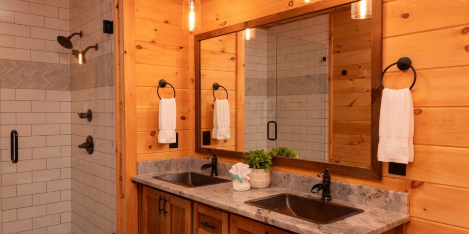 Blue Ridge Cabin - Toccoa River Mist - Bathroom