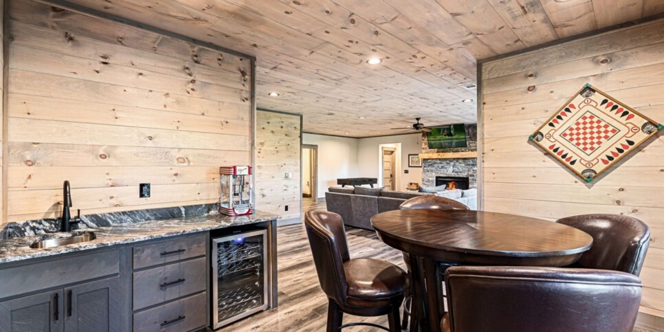 Blue Ridge Cabin - Modern River Retreat - Rec Room