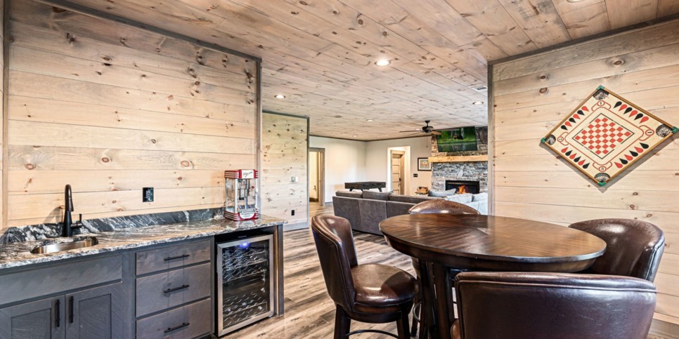 Blue Ridge Cabin - Modern River Retreat - Rec Room