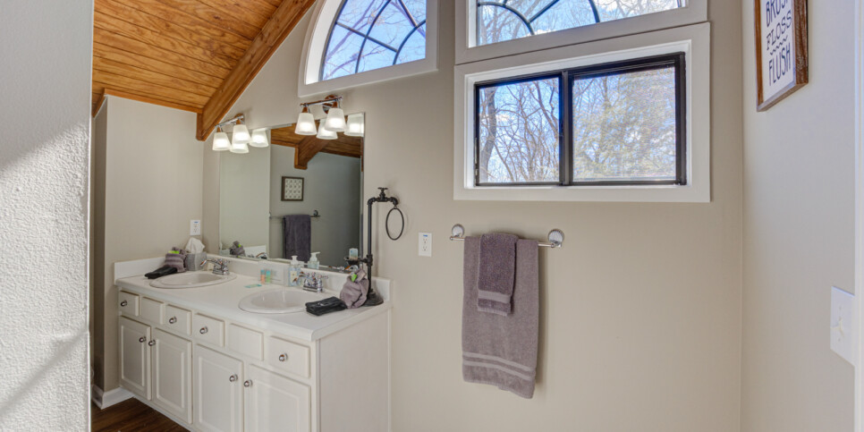 big canoe laughing fox bathroom