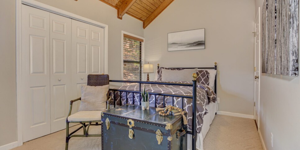 big canoe laughing fox bedroom