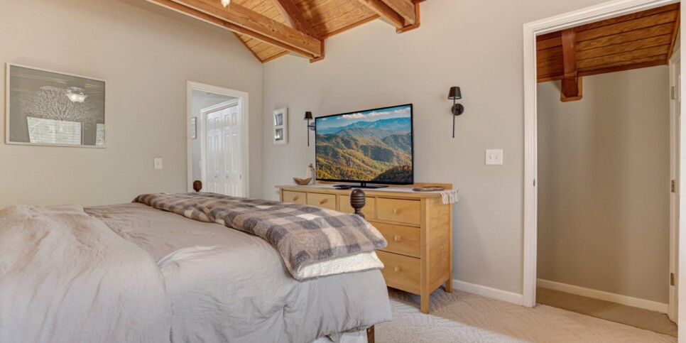 big canoe laughing fox bedroom
