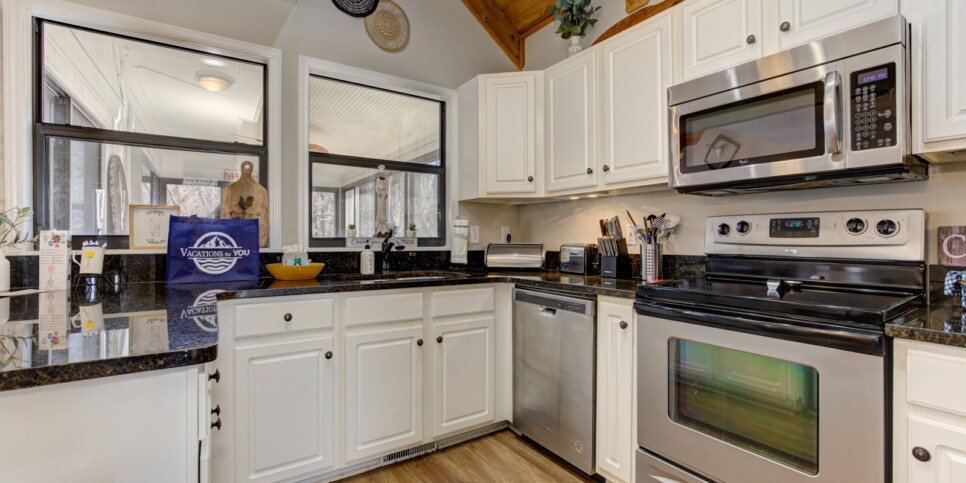 big canoe laughing fox kitchen