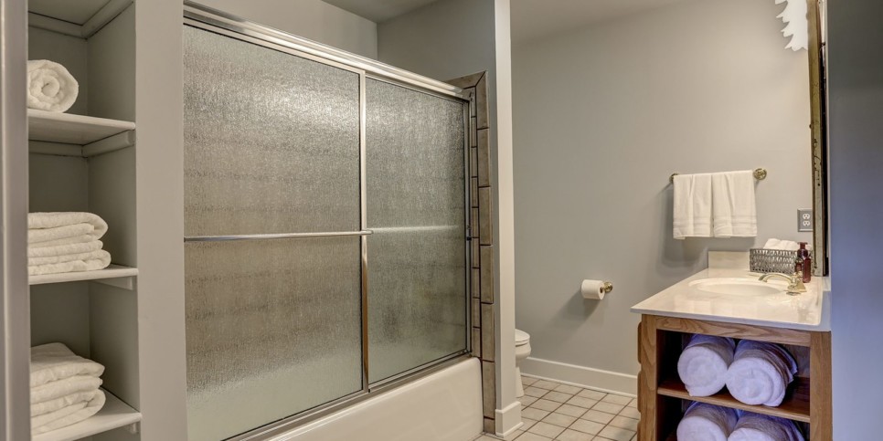 Big Canoe - Field of Stars - Bathroom