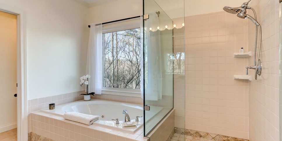 Big Canoe - Hillside Manor - Bathroom