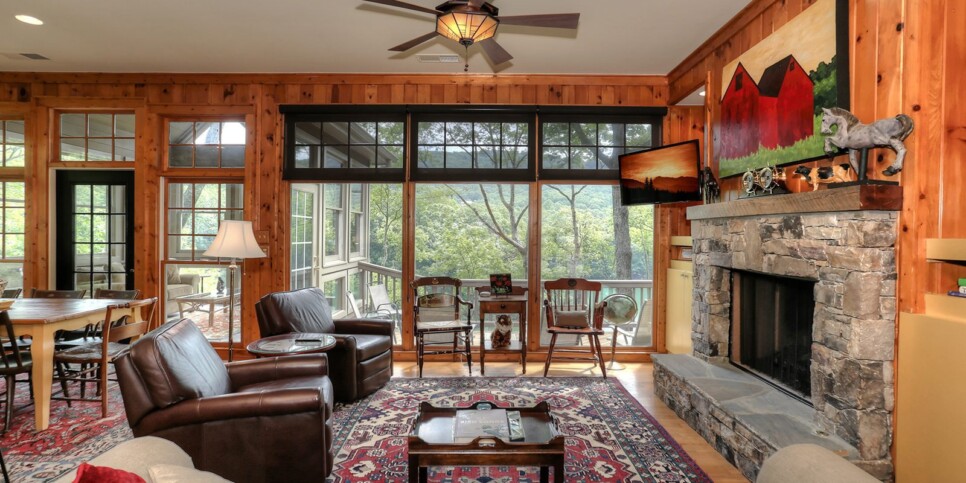 big-canoe-lake-escape-living-room-2