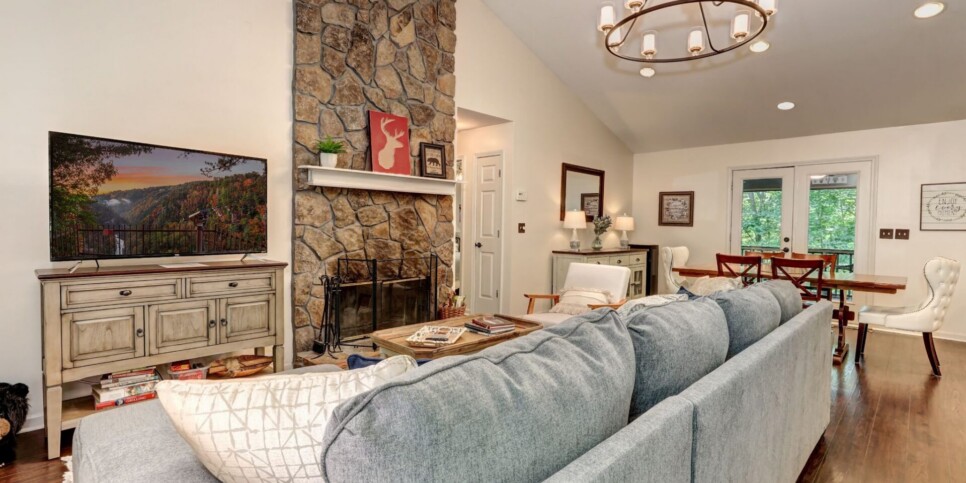 Big Canoe - Deer View Retreat - Living Room