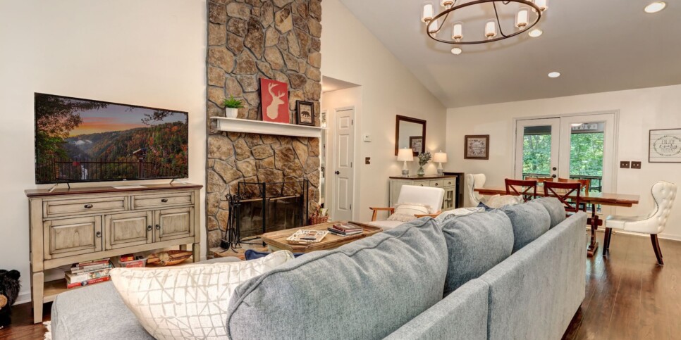 Big Canoe - Deer View Retreat - Living Room