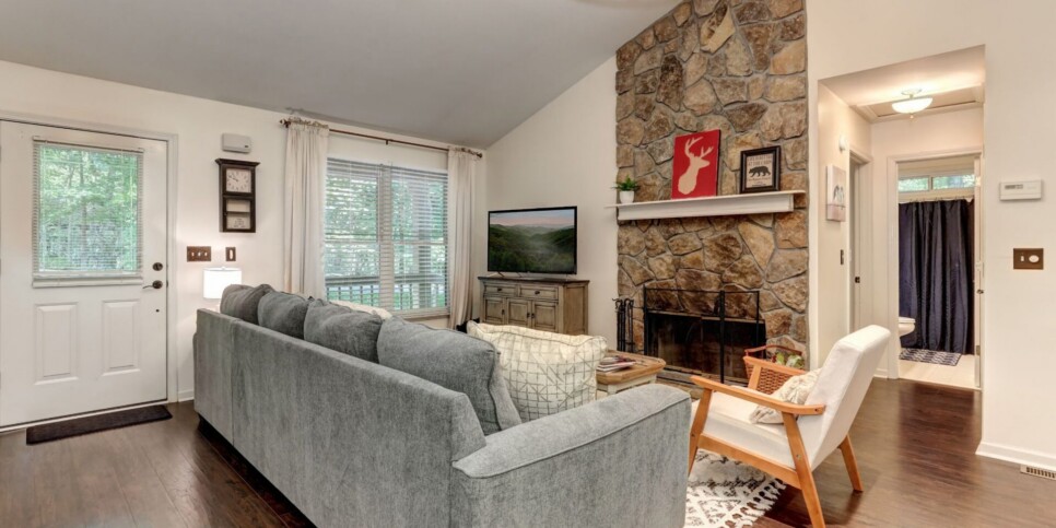 Big Canoe - Deer View Retreat - Living Room