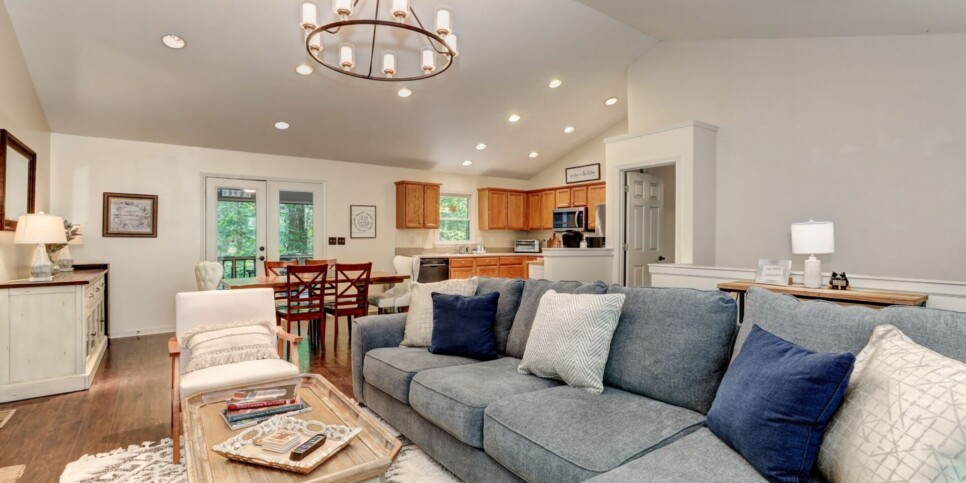 Big Canoe - Deer View Retreat - Living Room