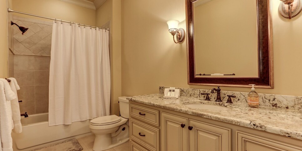 ga-cfy-big-canoe-cabin-mountainview-bathroom-7
