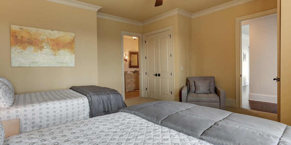 ga-cfy-big-canoe-cabin-mountainview-bedroom-9