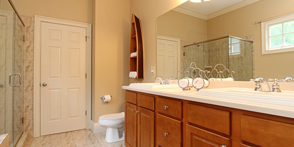 ga-cfy-big-canoe-cabins-tippy-canoe-lodge-bathroom-2