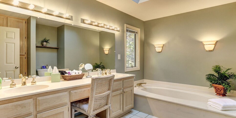 ga-cfy-big-canoe-cabins-vista-haven-bathroom-2