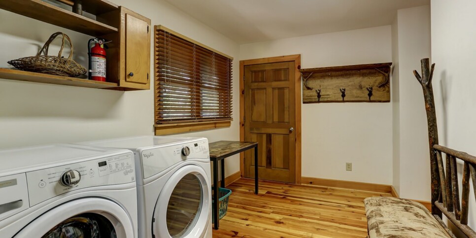 ga-cfy-big-canoe-wine down cottage-bathroom-10