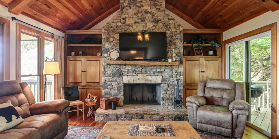 ga-cfy-big-canoe-wine down cottage-living room-1