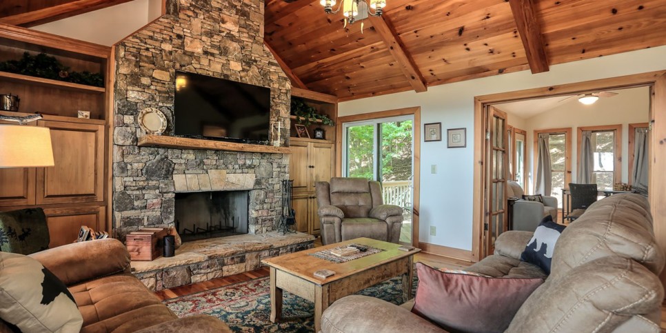 ga-cfy-big-canoe-wine down cottage-living room-2