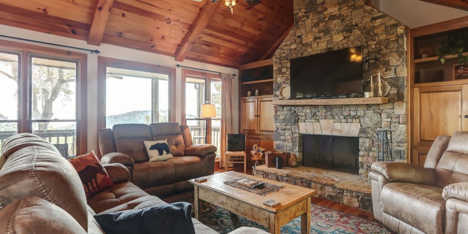 ga-cfy-big-canoe-wine down cottage-living room-3