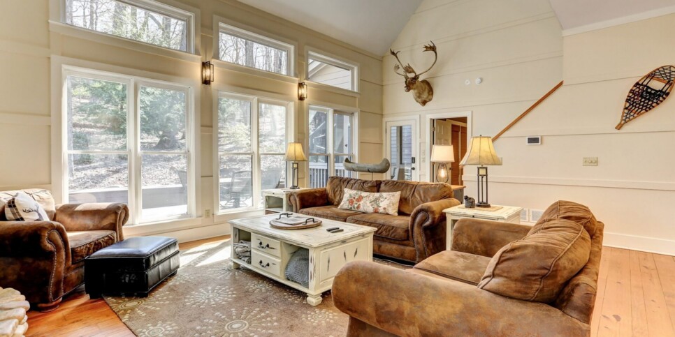Big Canoe - Denny's Caribou Lodge - Living Room