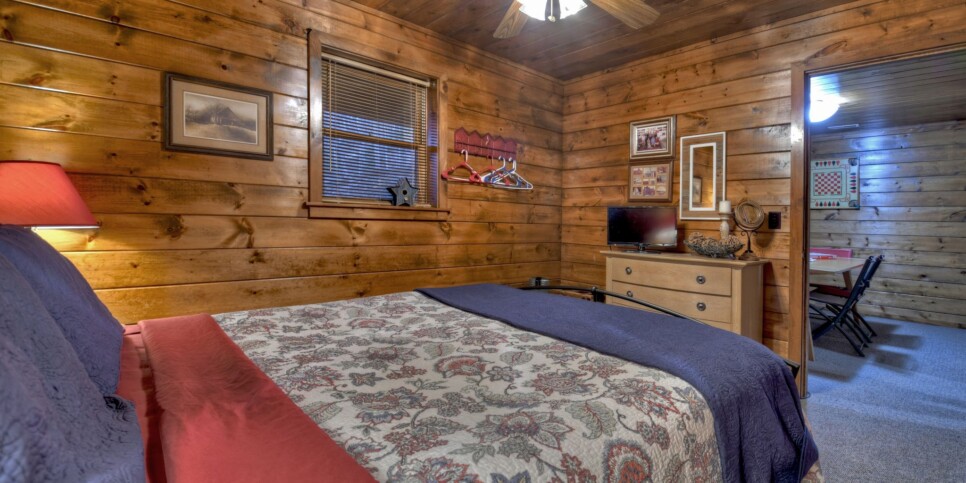 big-canoe-cabin-american-dream-bedroom-5