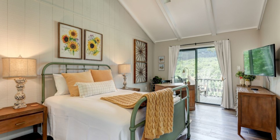 Big Canoe - Condo - Creek View Villa - Bedroom