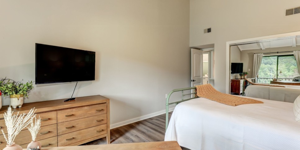 Big Canoe - Condo - Creek View Villa - Bedroom