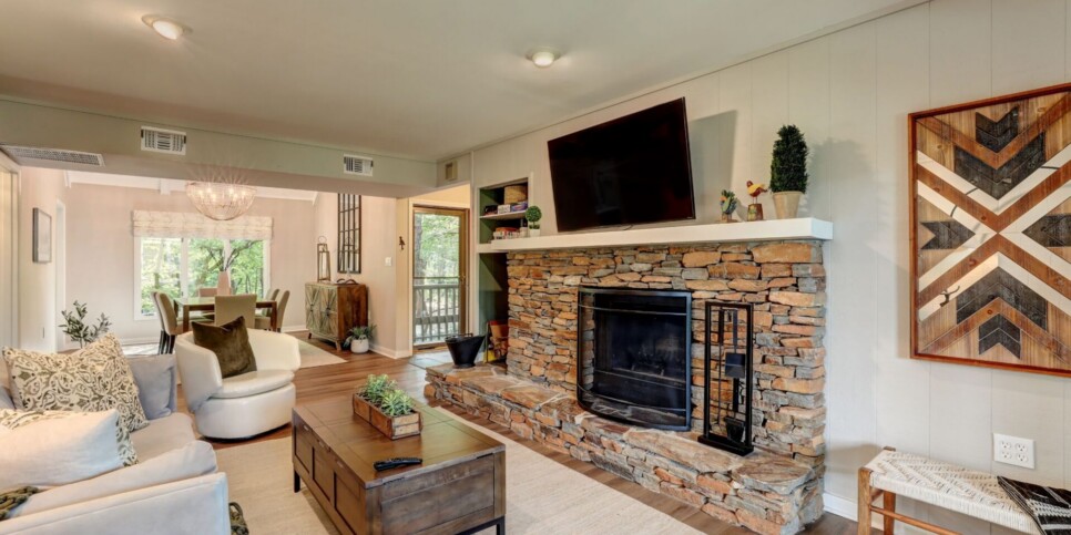 Big Canoe - Condo - Creek View Villa - Living