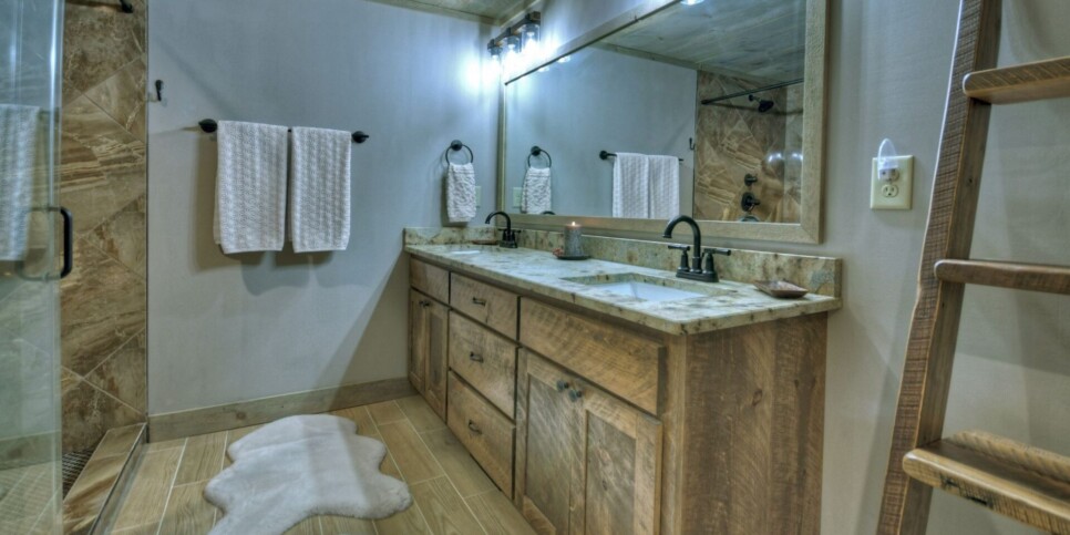 Blairsville - Holly Berry Hill - Bathroom
