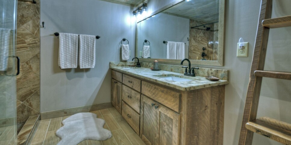 Blairsville - Holly Berry Hill - Bathroom