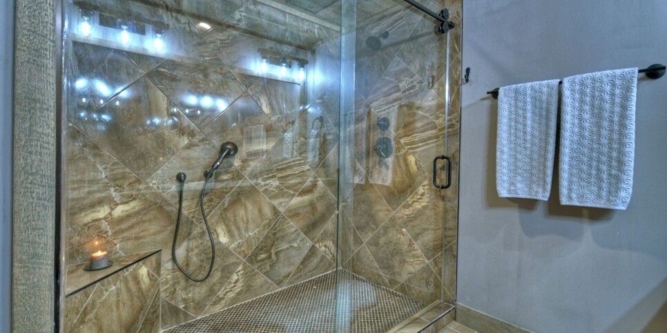 Blairsville - Holly Berry Hill - Bathroom