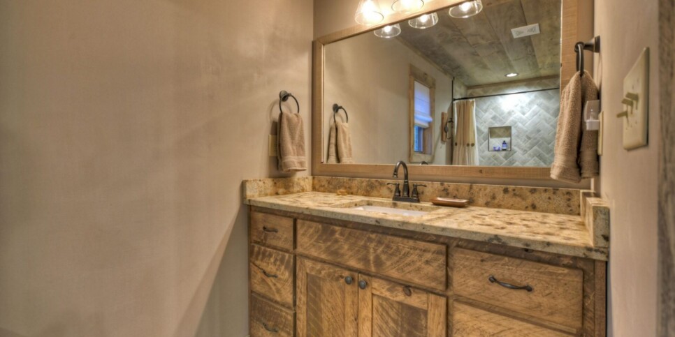 Blairsville - Holly Berry Hill - Bathroom
