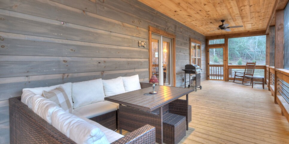 Blairsville - Holly Berry Hill - Exterior