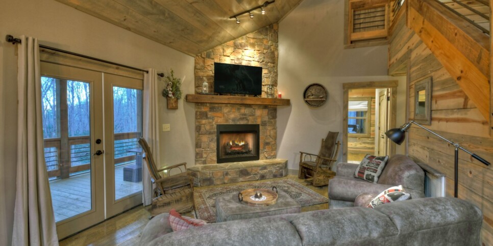 Blairsville - Holly Berry Hill - Living Room