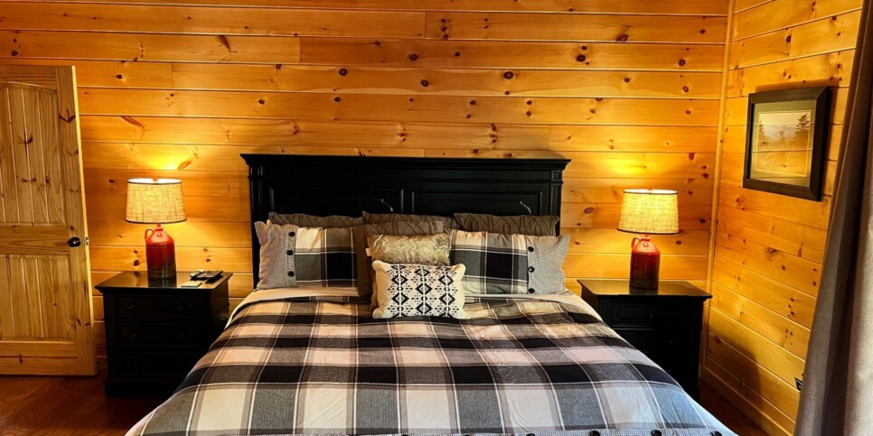 Blue Ridge Cabin - 5 O'clock Somewhere - Bedroom