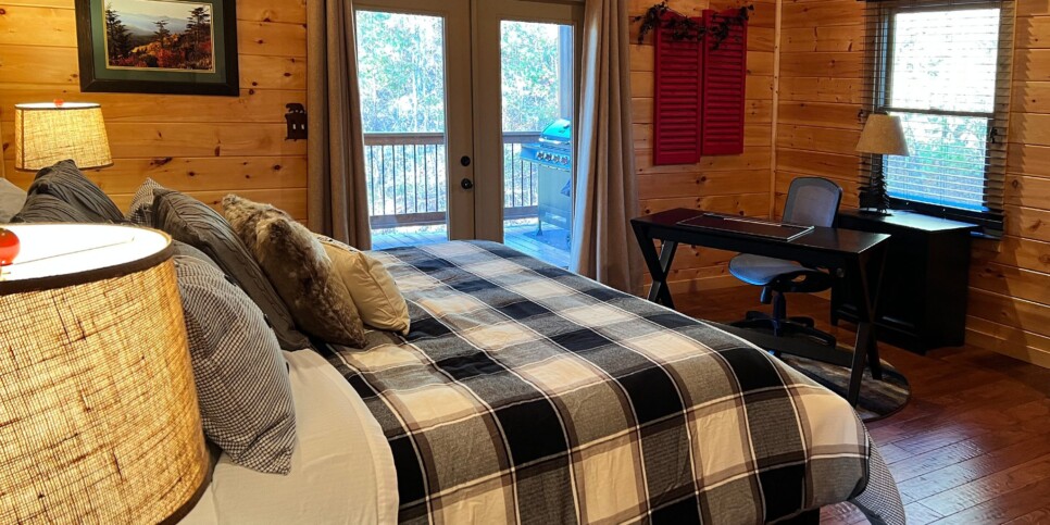 Blue Ridge Cabin - 5 O'clock Somewhere - Bedroom