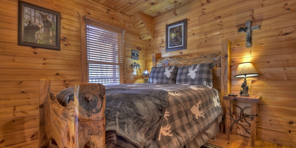 Blue Ridge Cabin - Cardinal's Crossing - Bedroom