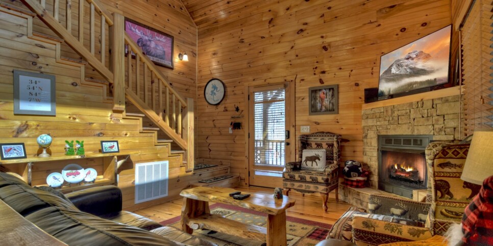 Blue Ridge Cabin - Cardinal's Crossing - Living Room