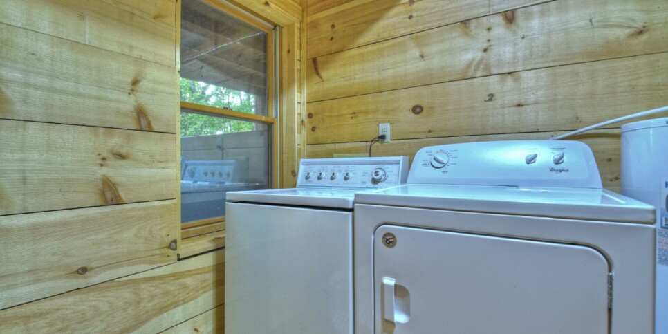 Blue Ridge Cabin - Mamas Bear Hideaway - Bathroom