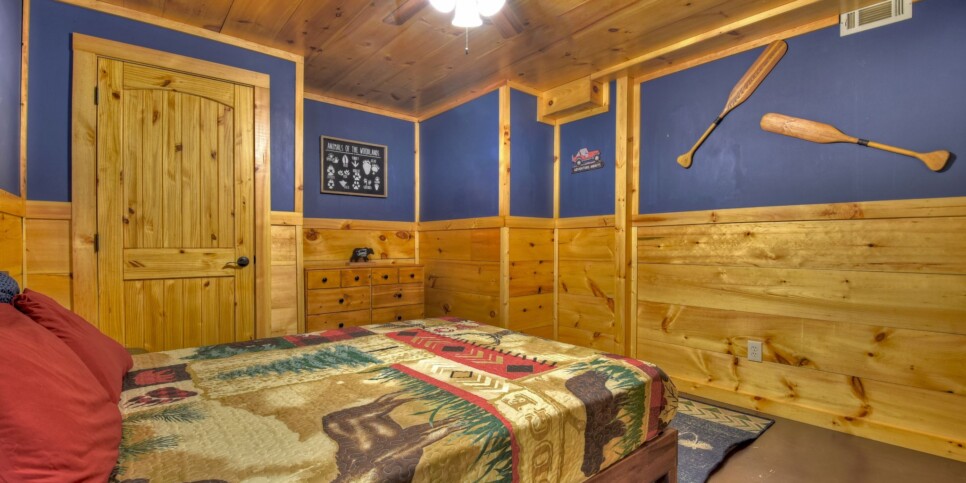 Blue Ridge Cabin - Mamas Bear Hideaway - Bedroom