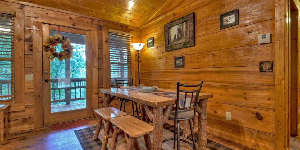 Blue Ridge Cabin - Mamas Bear Hideaway - Kitchen
